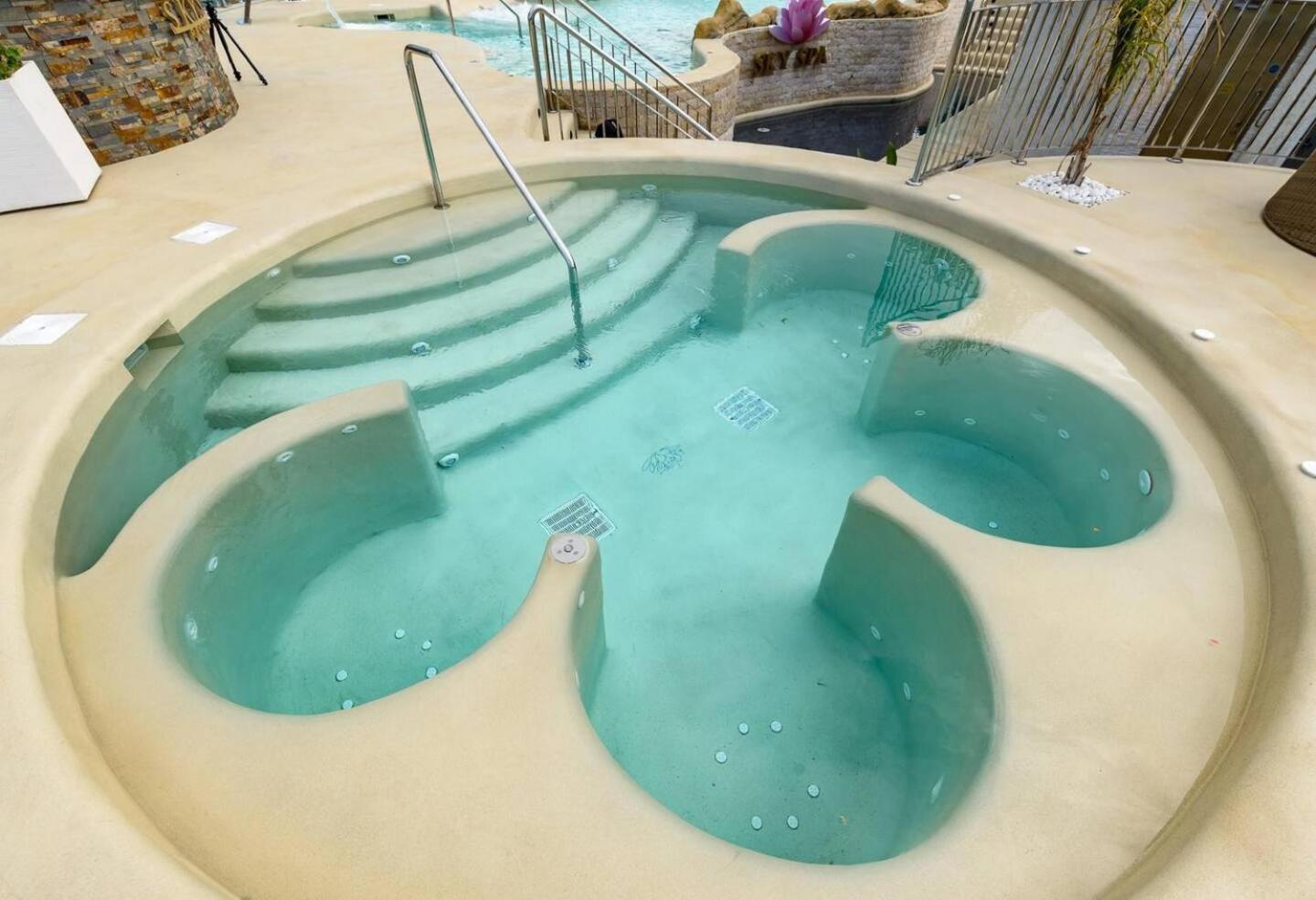 Urban Oasis At Luxurious Ocean Village Gibraltar Luaran gambar