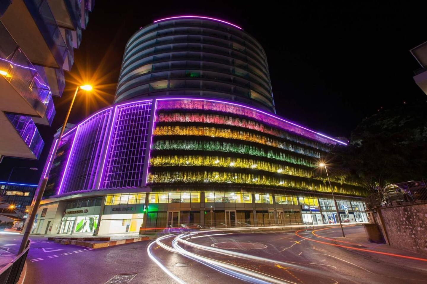 Urban Oasis At Luxurious Ocean Village Gibraltar Luaran gambar
