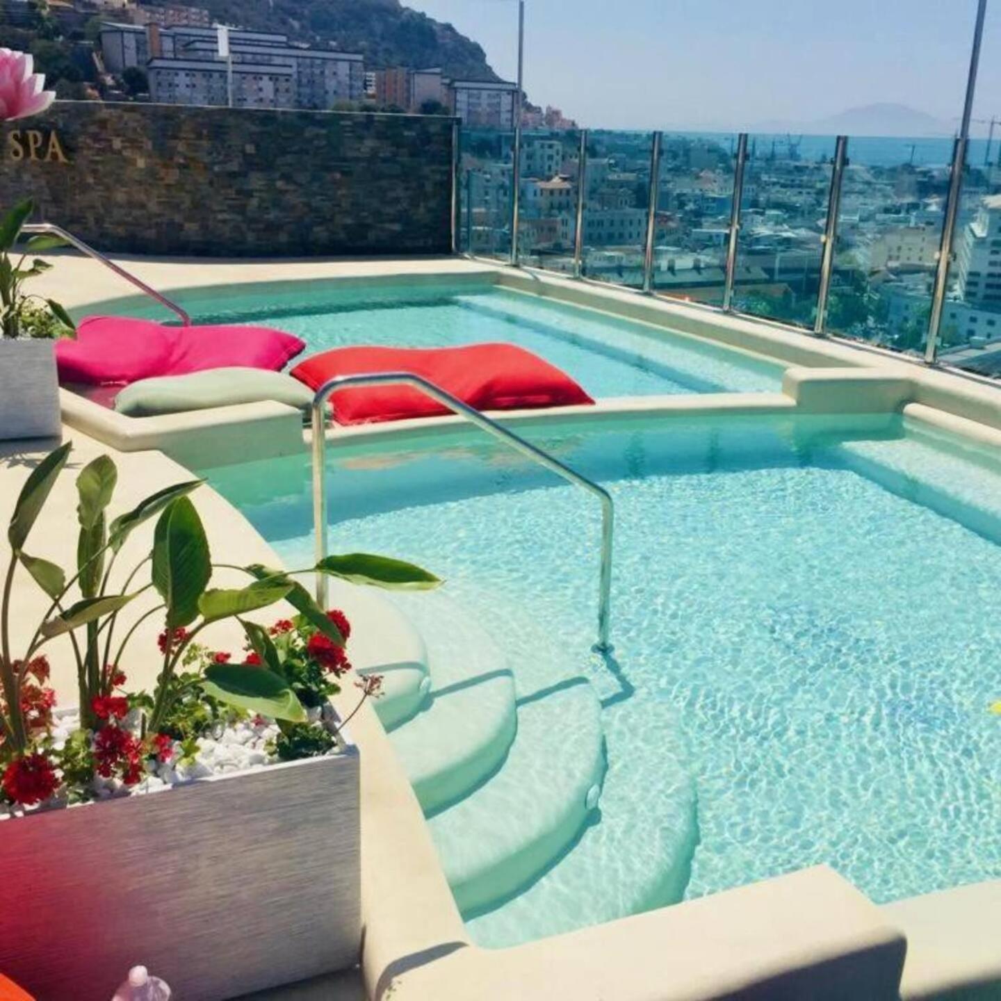 Urban Oasis At Luxurious Ocean Village Gibraltar Luaran gambar