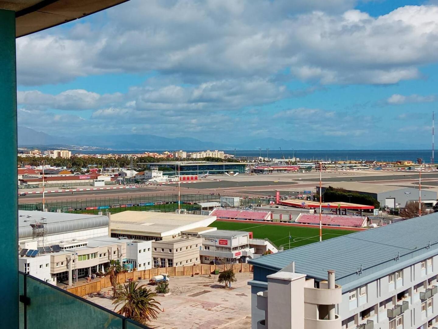 Urban Oasis At Luxurious Ocean Village Gibraltar Luaran gambar