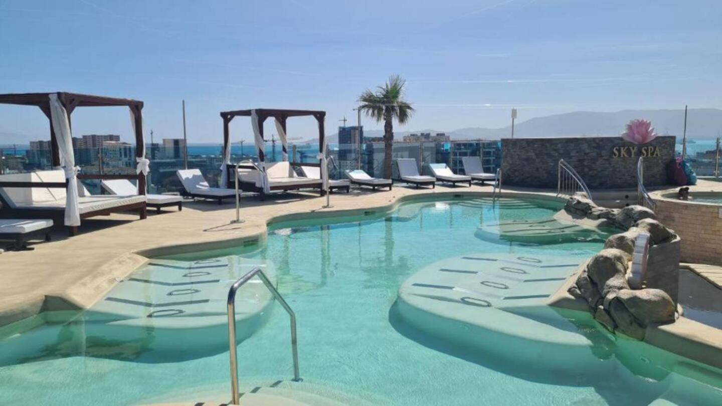 Urban Oasis At Luxurious Ocean Village Gibraltar Luaran gambar
