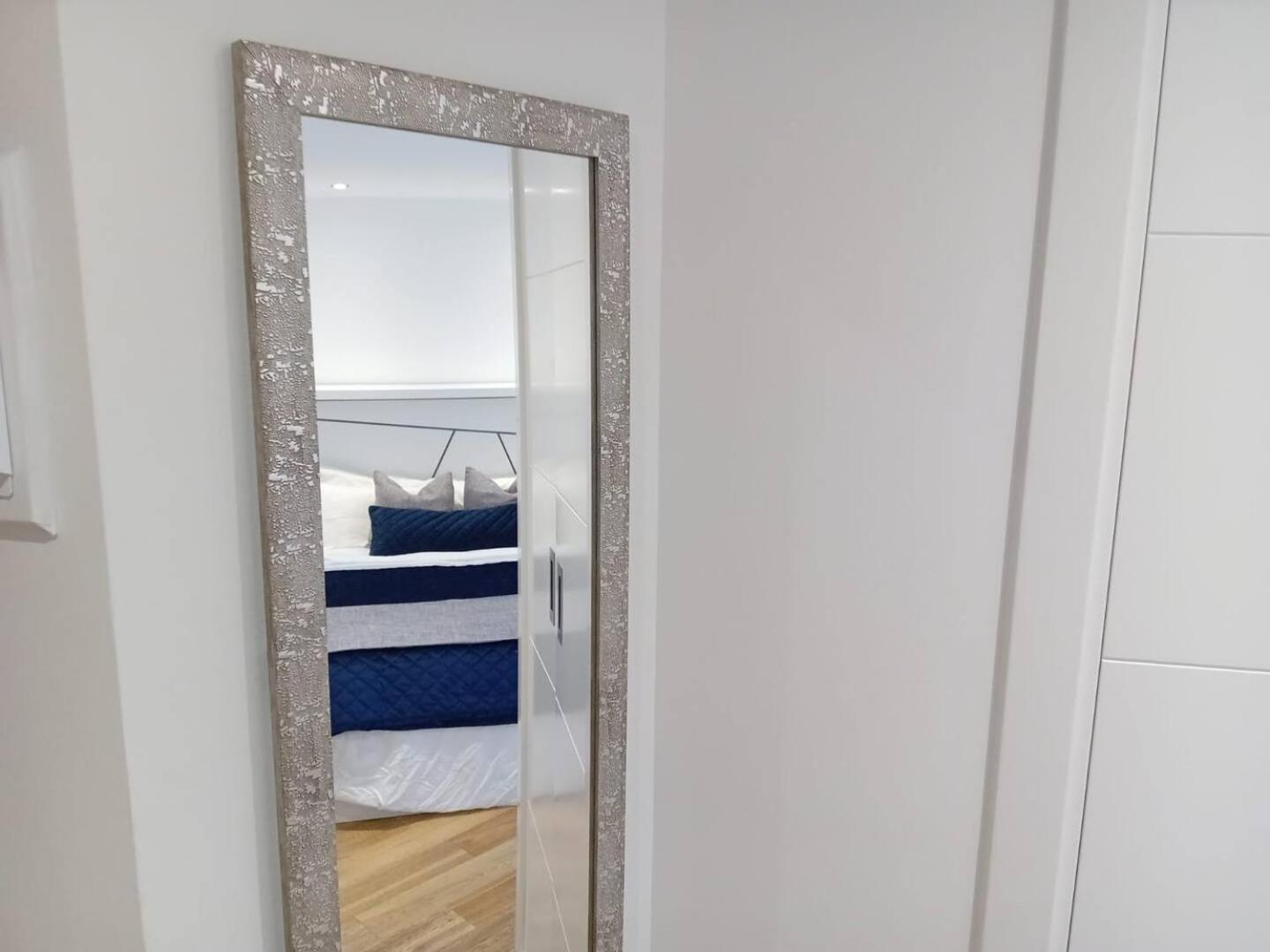 Urban Oasis At Luxurious Ocean Village Gibraltar Luaran gambar