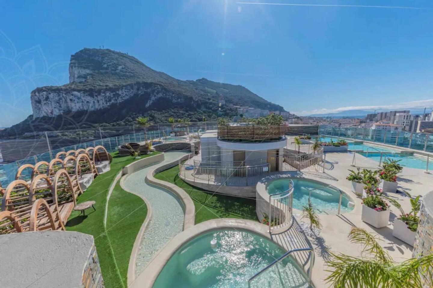 Urban Oasis At Luxurious Ocean Village Gibraltar Luaran gambar